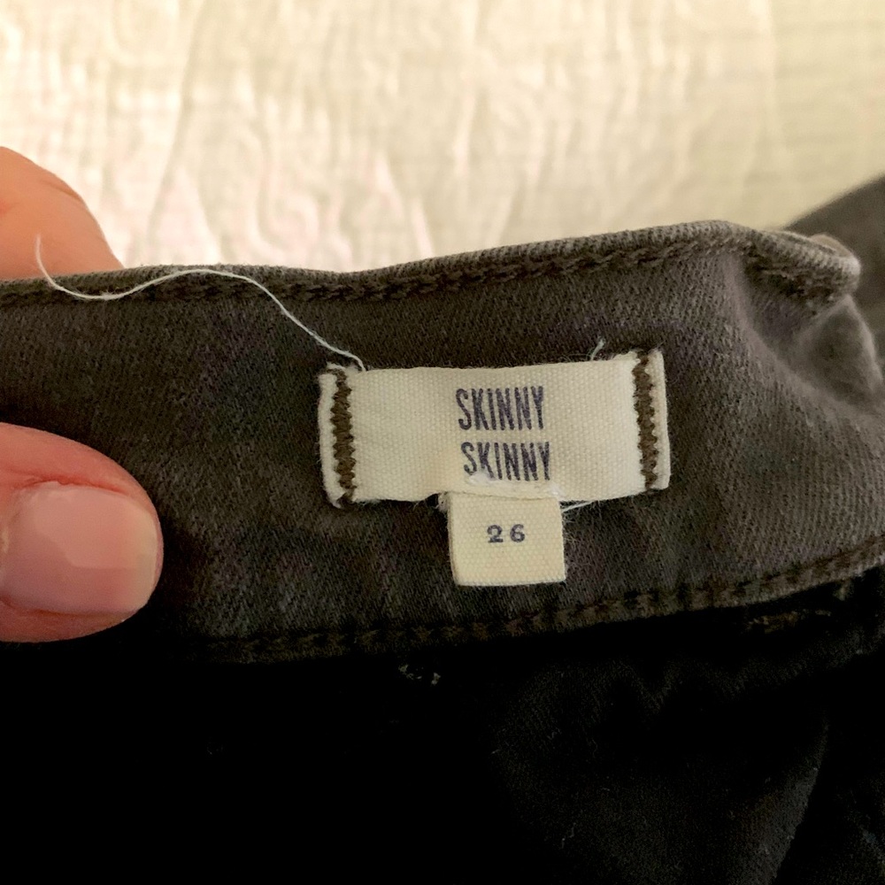Madewell skinny skinny black jeans with zippers.